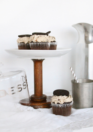 DIY vintage spool cake stand