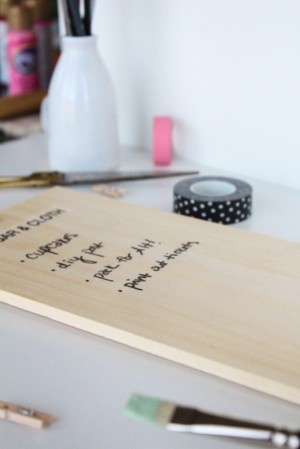 DIY natural wood chalkboard DIY