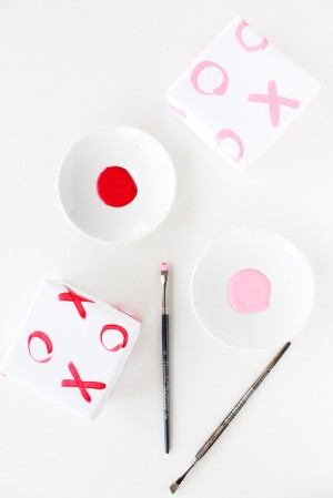 DIY xoxo gift wrap