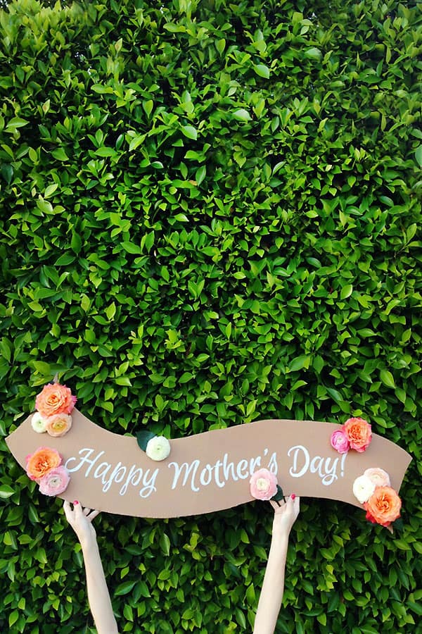 DIY fresh flower banner by Studio DIY