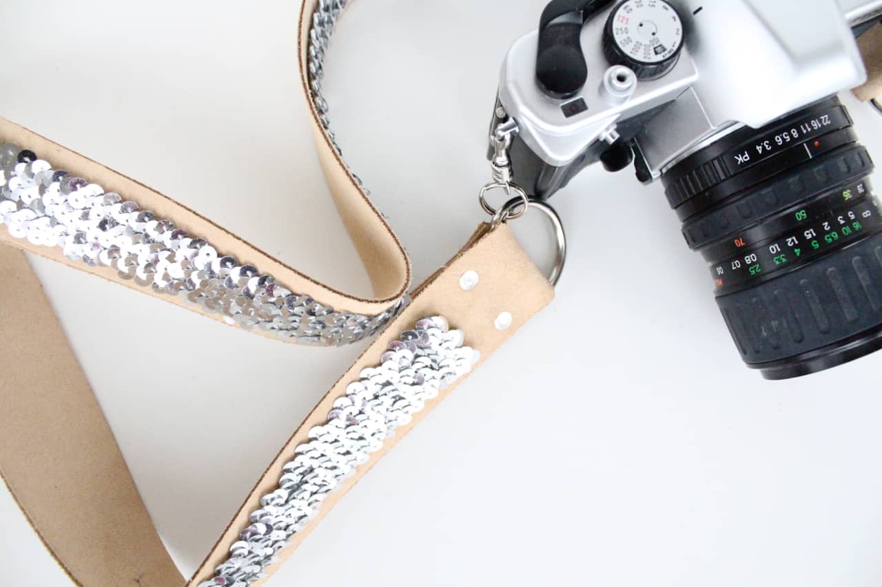DIY no sew sequin camera strap by sugar and cloth