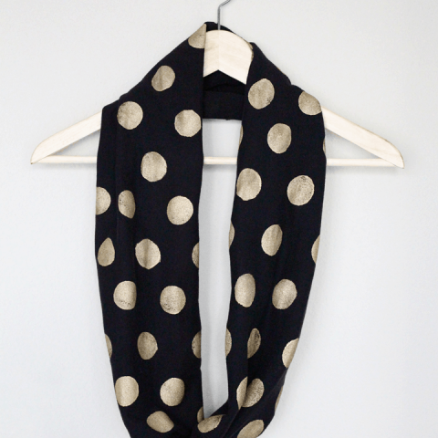 DIY no sew polka dot infinity scarf
