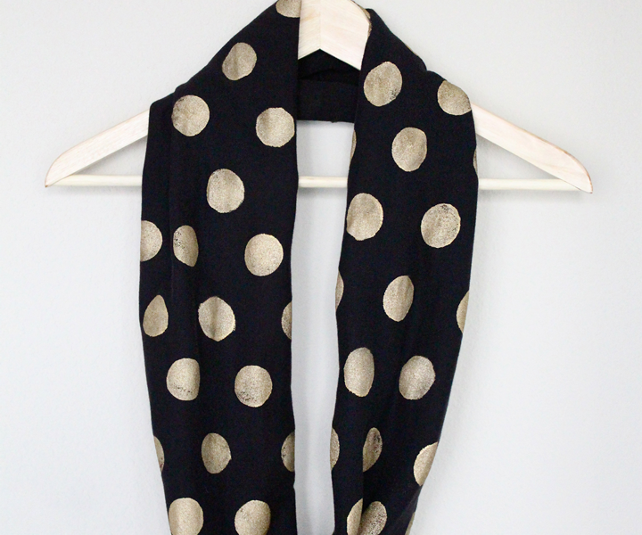 DIY no sew polka dot infinity scarf