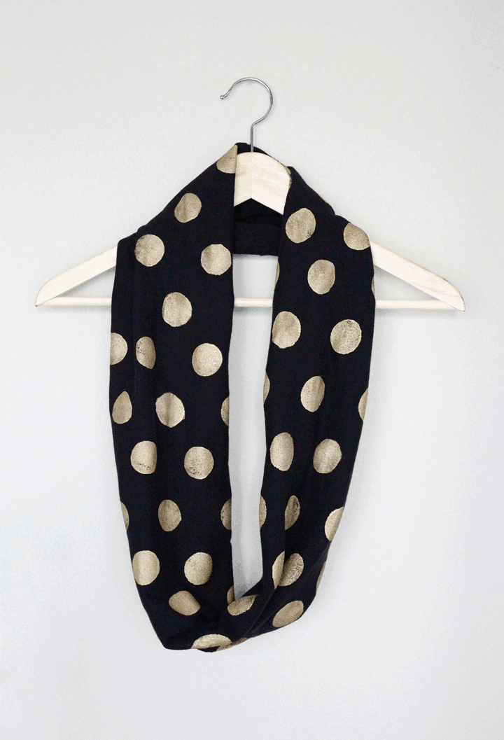 DIY no sew polka dot infinity scarf