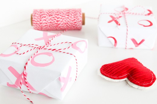 DIY xoxo gift wrap