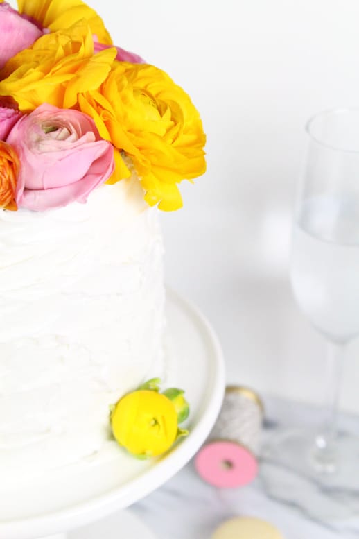J Poppet - Single Tier Wedding Cake with Fresh Flowers | Facebook