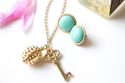 DIY Golden Charm Necklace - Sugar & Cloth - Houston Blogger - DIY