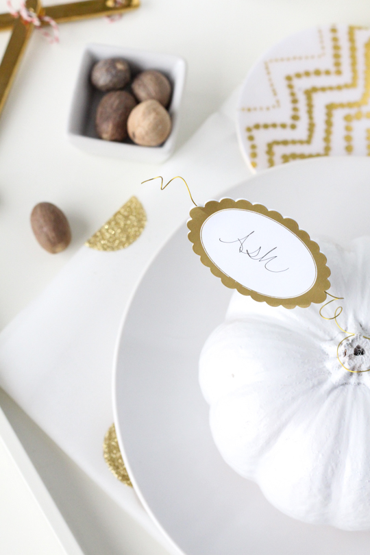 DIY pumpkin leaf place cards