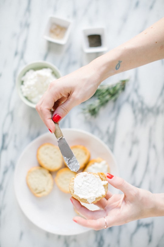 Honey Pear and Ricotta Crostini - Sugar & Cloth - Bites - Recipe - Entertaining - Houston Blogger