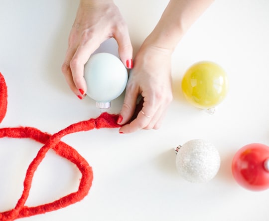 DIY color clock ornament garland - Sugar & Cloth - Holidays - DIY - Houston Blogger - Home Decor