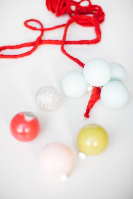 DIY color clock ornament garland - Sugar & Cloth - Holidays - DIY - Houston Blogger - Home Decor