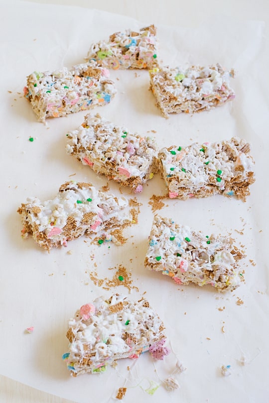 recipe for simple st. patricks day treats - cereal bars