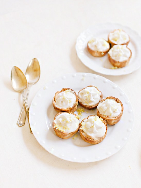 mini lemon cheesecake pies | sugarandcloth.com