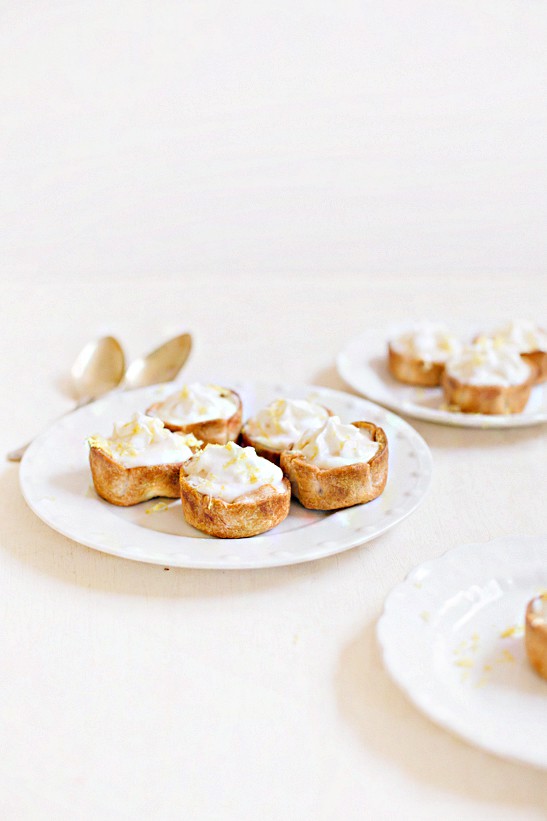 mini lemon cheesecake pies | sugarandcloth.com