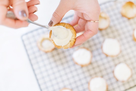 mini lemon cheesecake pies | sugarandcloth.com