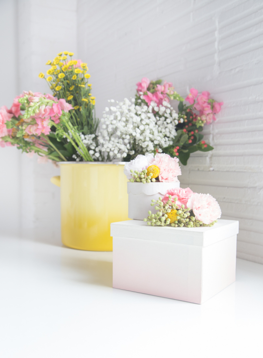 DIY fresh flower gift boxes | sugarandcloth.com