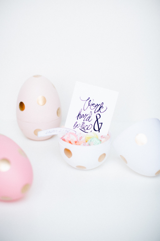 jumbo DIY easter egg favors | sugarandcloth.com