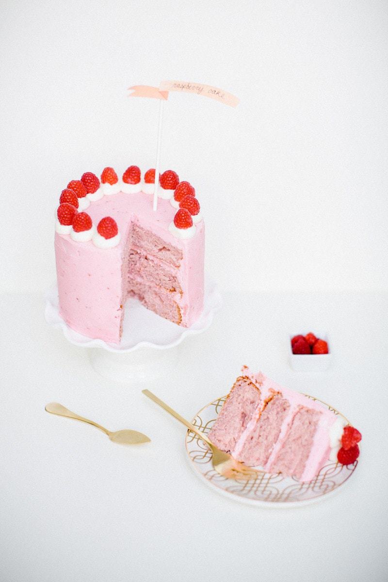 Cute as a button raspberry cake - Sugar and Cloth