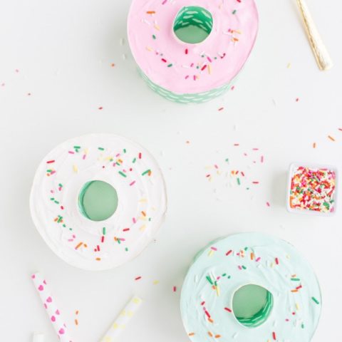 Donut shaped mini ice cream cakes - Sugar and Cloth
