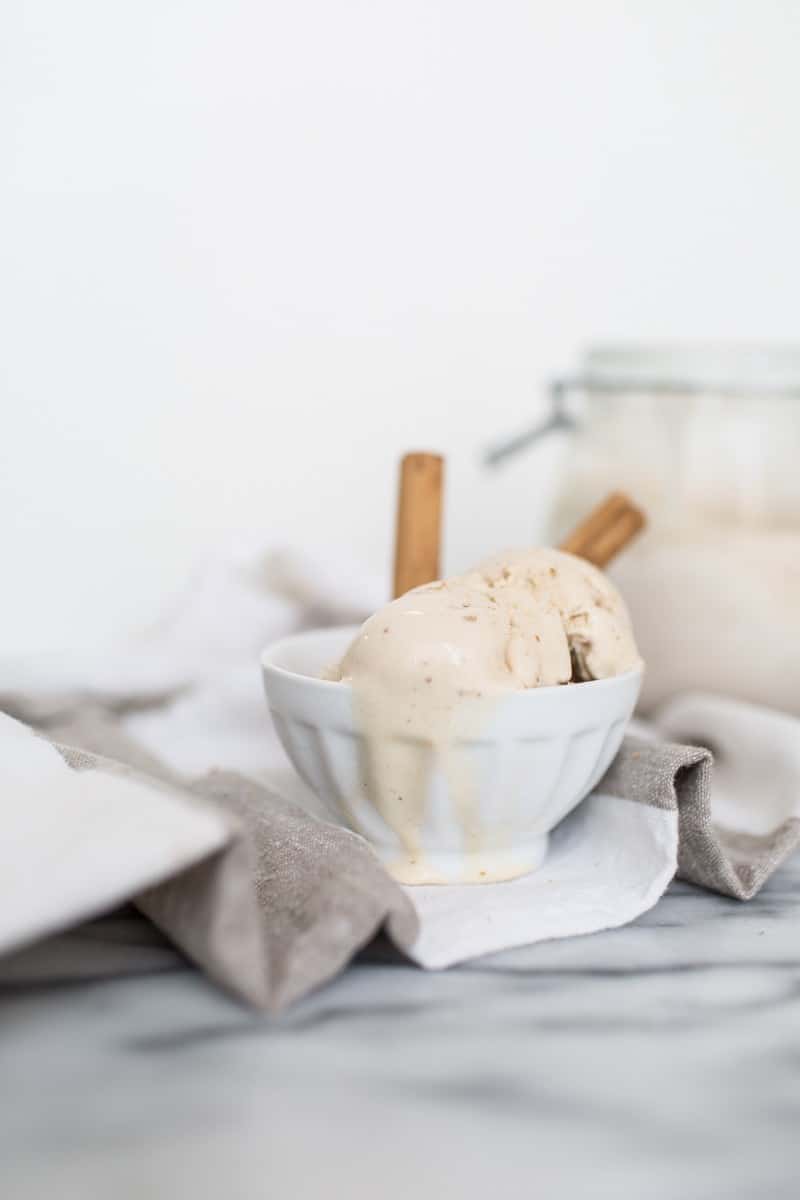homemade chai latte ice cream recipe | sugarandcloth.com