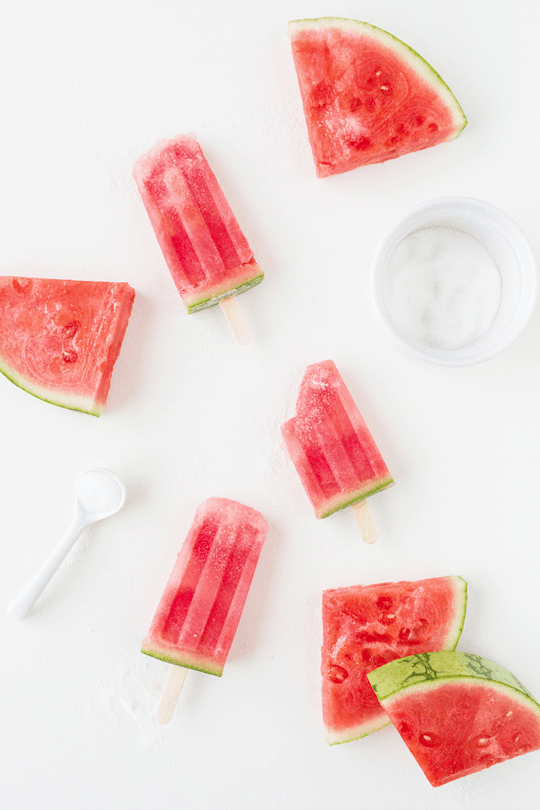 Spiked crushed watermelon popsicles| sugarandcloth.com