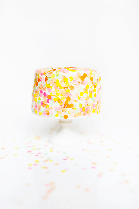 DIY edible confetti | sugarandcloth.com