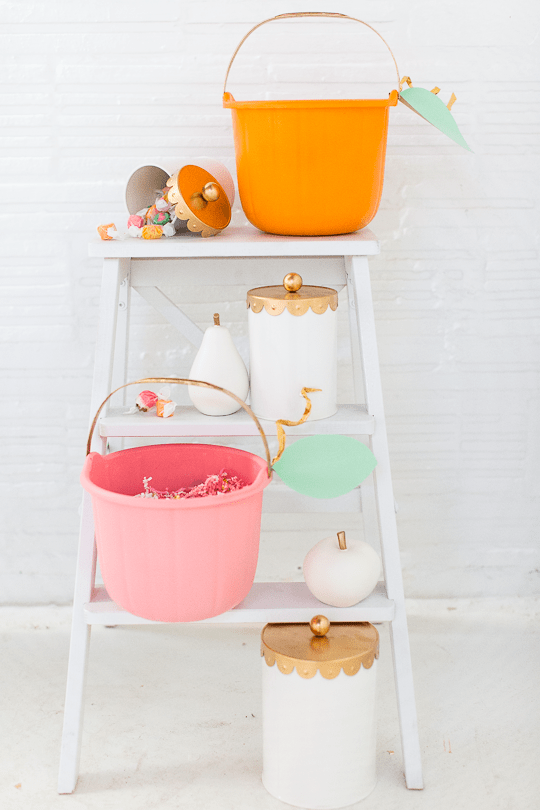 DIY pumpkin candy bucket | sugarandcloth.com