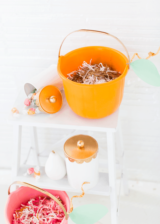 DIY pumpkin candy bucket | sugarandcloth.com