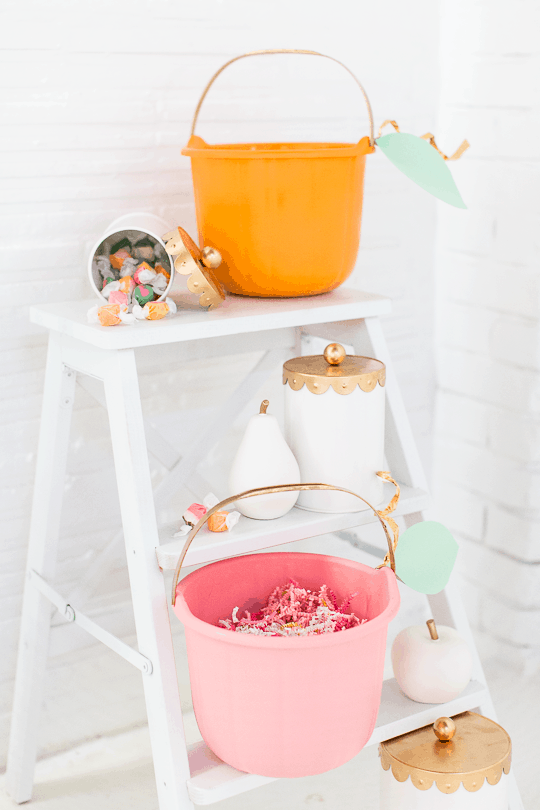 DIY pumpkin candy bucket | sugarandcloth.com