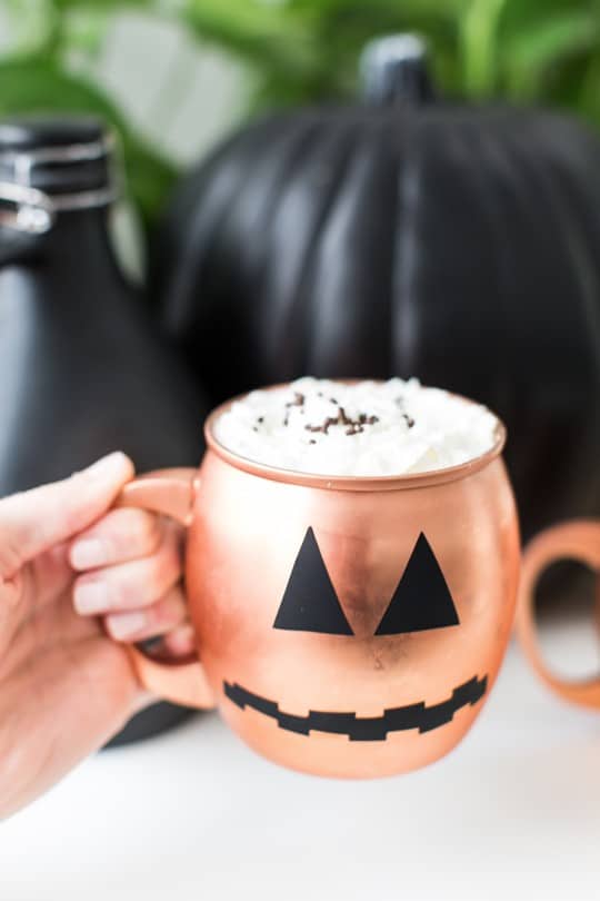 DIY halloween glassware decals | sugarandcloth.com