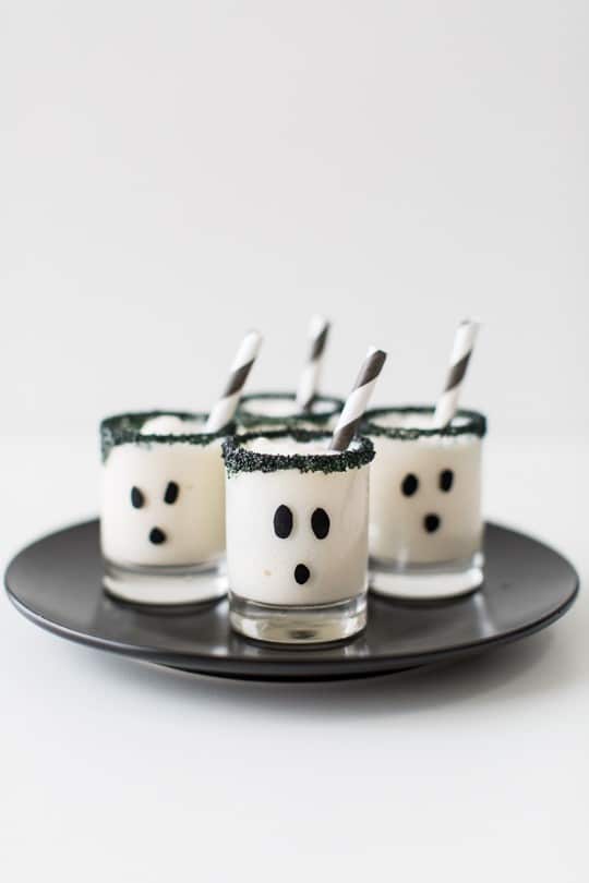 ghouls guts ice cream cake shot recipe | sugarandcloth.com