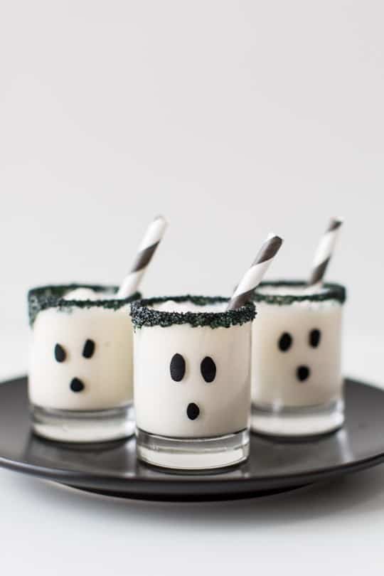 ghouls guts ice cream cake shot recipe | sugarandcloth.com