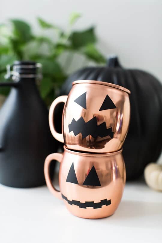 DIY halloween glassware decals | sugarandcloth.com