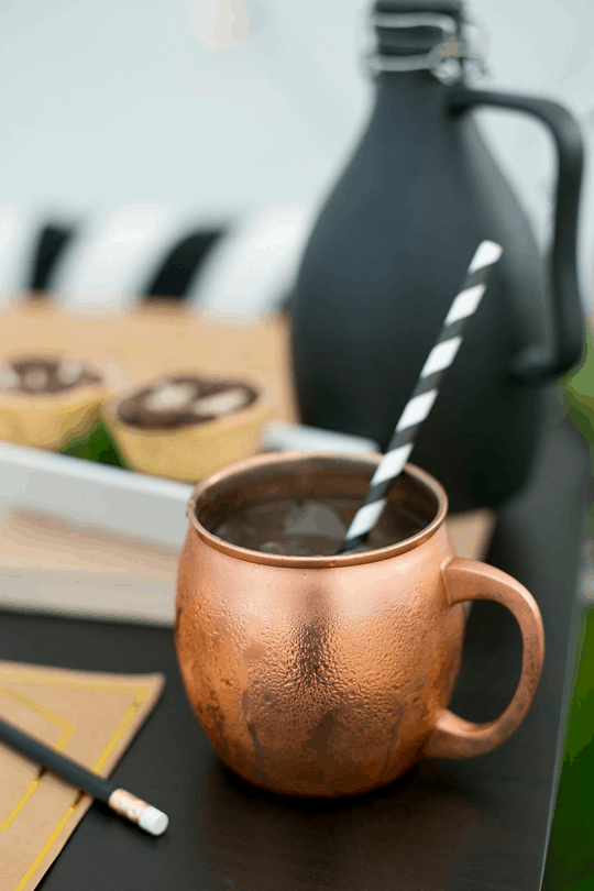moscow mule with smirnoff ice recipe | sugarandcloth.com