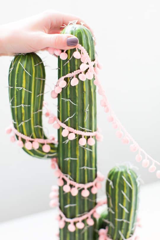 DIY Christmas tree cactus | sugarandcloth.com