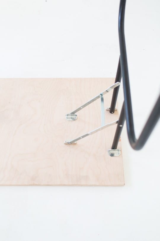 DIY reclaimed wood folding table | sugarandcloth.com