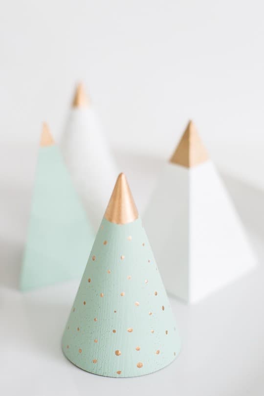 Mini Christmas Tree: DIY Wooden Christmas Tree | Sugar &amp; Cloth