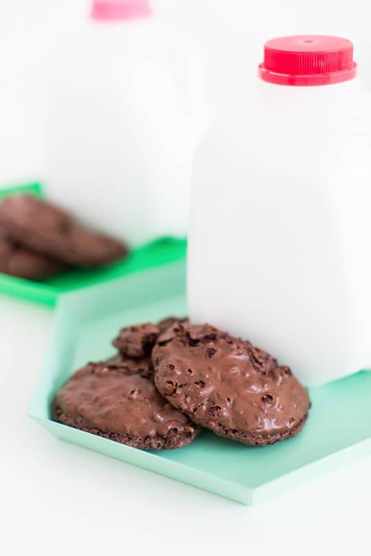 DIY milk and cookie party favors | sugarandcloth.com
