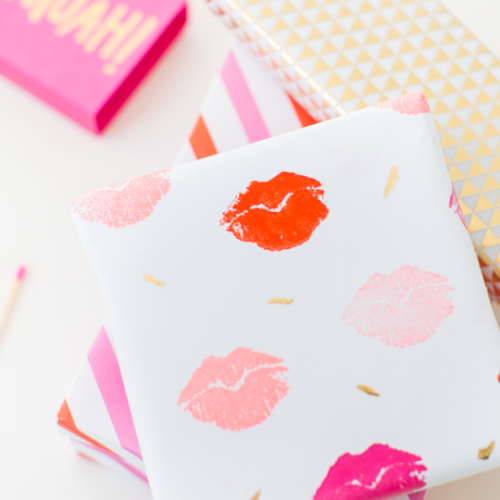 DIY lip patterned gift wrap | sugar and cloth