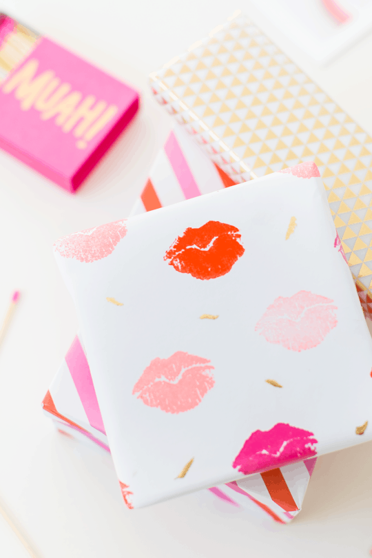 DIY lip patterned gift wrap | sugar and cloth