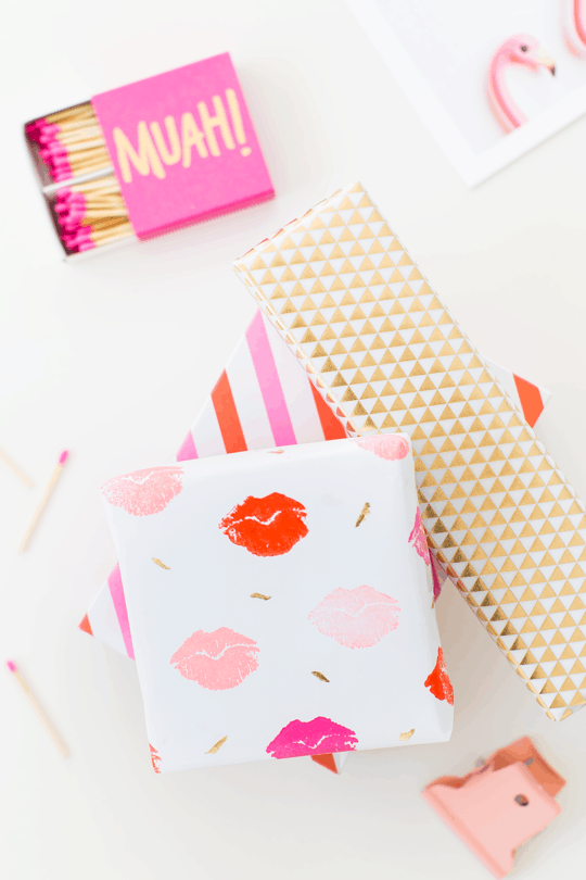 DIY lip patterned gift wrap | sugar and cloth