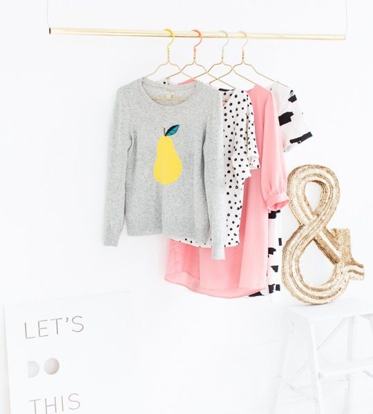 DIY color dipped clothes hangers | sugar & cloth