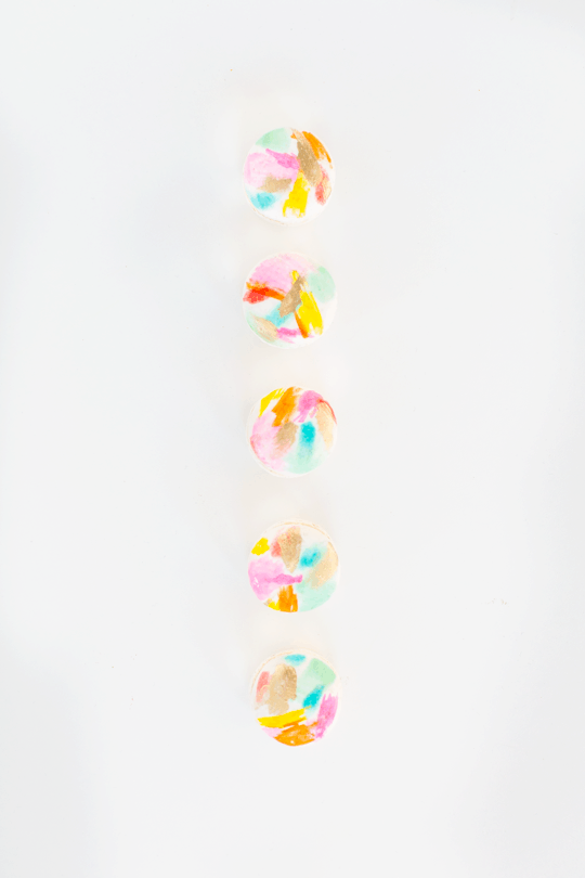 DIY abstract art macarons | Sugar & Cloth