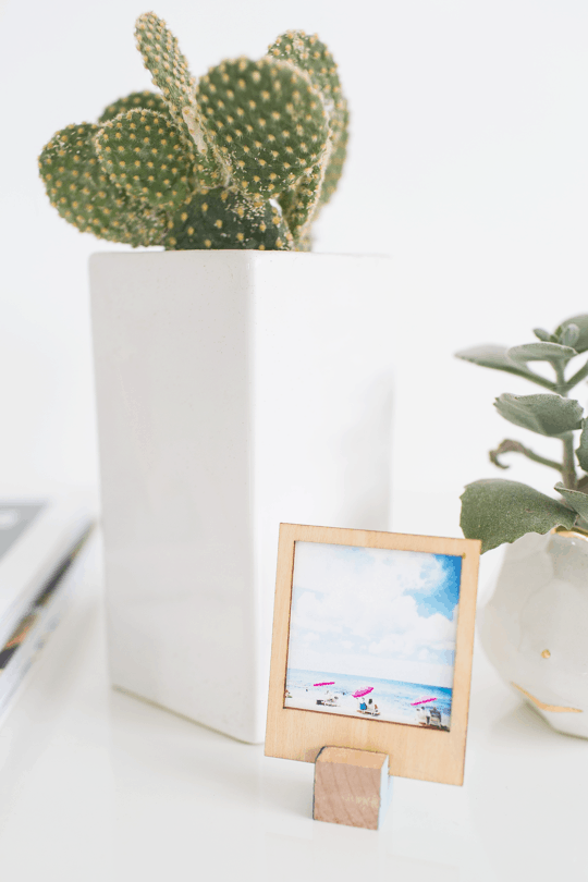 DIY wooden polaroid stands | sugar and cloth