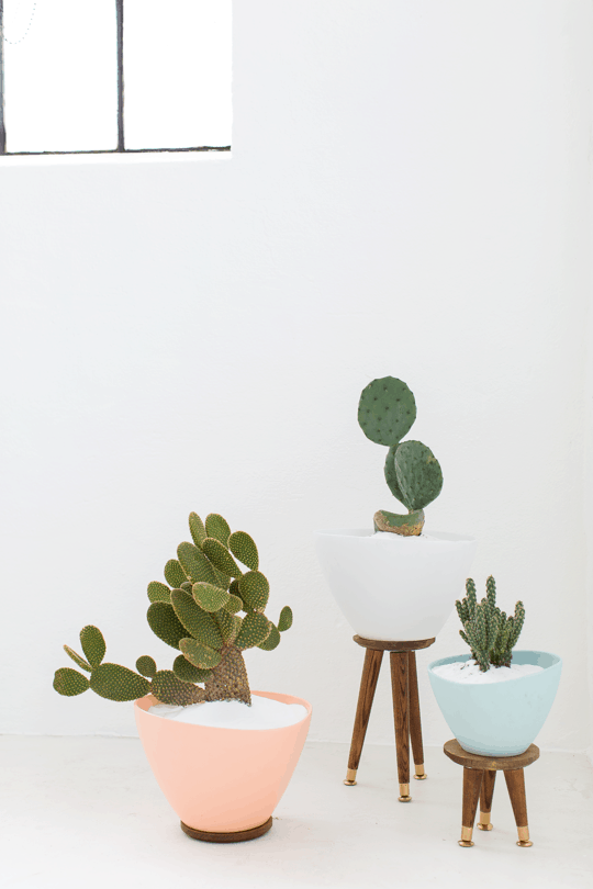 DIY Mid Century Stand Planters by Sugar and Cloth