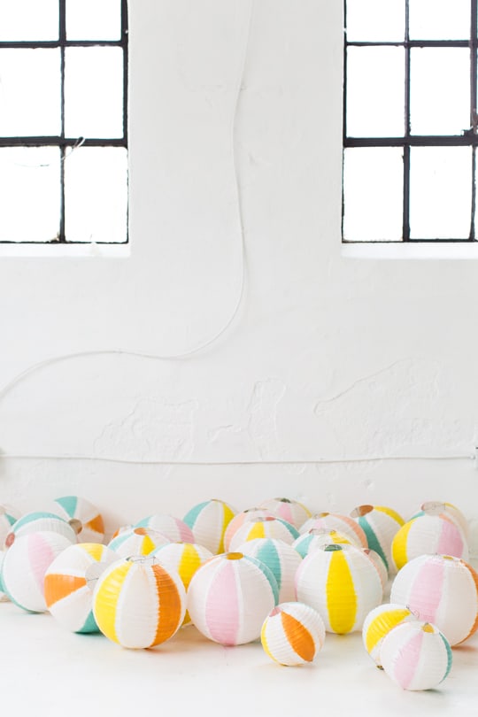 DIY beach ball back drop | sugar & cloth