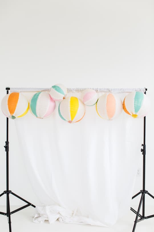 DIY beach ball back drop | sugar & cloth