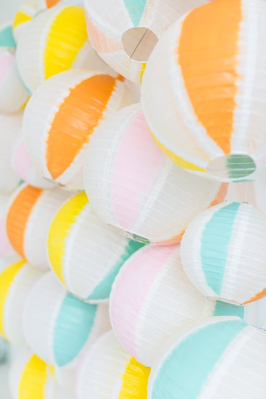 DIY beach ball back drop | sugar & cloth