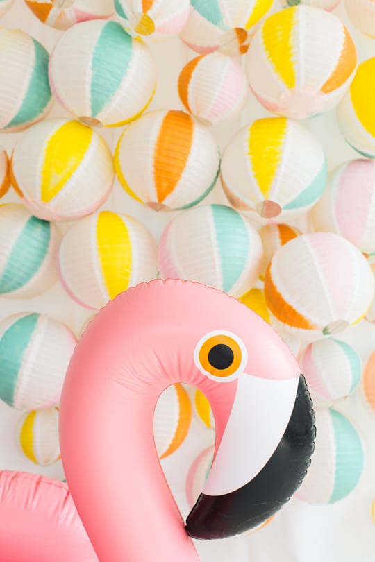 DIY beach ball back drop | sugar & cloth