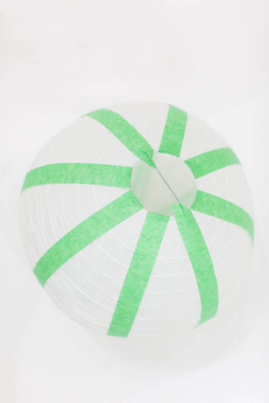 DIY beach ball back drop | sugar & cloth